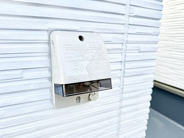 【屋外コンセント】■屋外に電源コンセントがあれば、高圧洗浄機で窓や外壁を掃除するなど便利です。