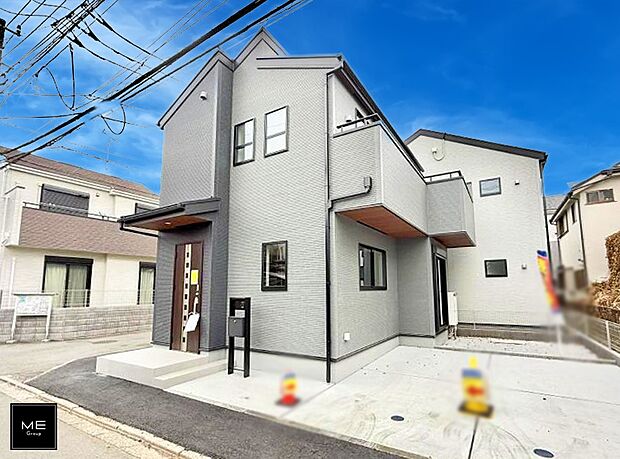 【現地外観写真】■暮らしを彩る充実した設備仕様が備わった住まい