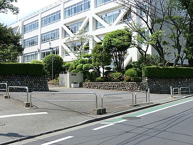 昭島市立拝島中学校(約559m・徒歩7分)