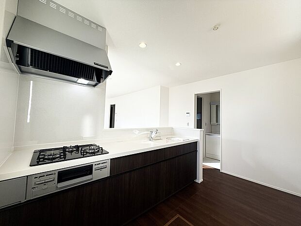 【キッチン】■シンプルで機能的、毎日使いやすいキッチン