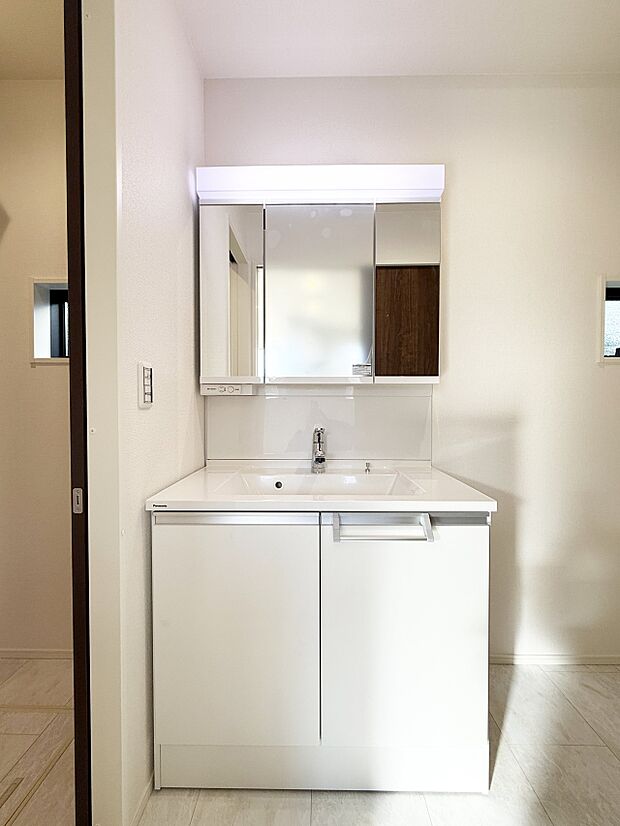 【洗面台・洗面所】■朝の準備がスムーズにできる広さです