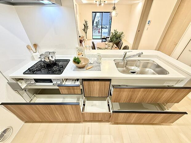 【キッチン】■シンプルで機能的、毎日使いやすいキッチン