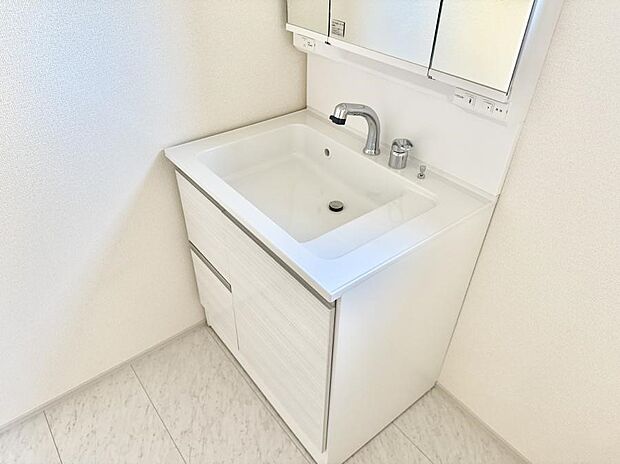 【ハンドシャワー付洗面台】■手洗いや顔を洗う時も快適に使える便利なシャワー