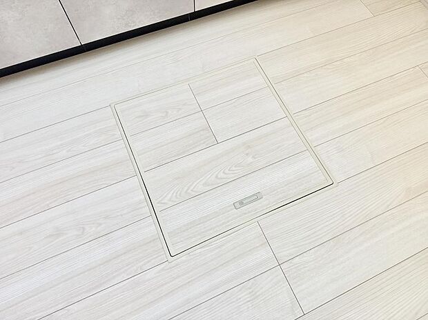 【床下収納】■隠れた収納スペースで家全体がスッキリ