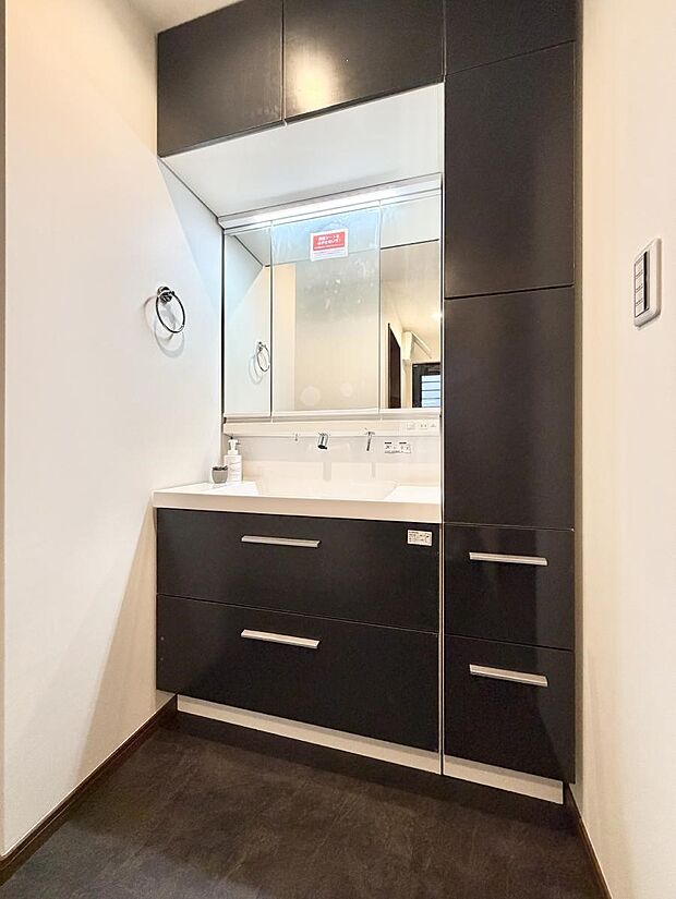 【洗面台・洗面所】■明るい洗面所は毎朝の歯磨きも楽しくできちゃいそうです♪