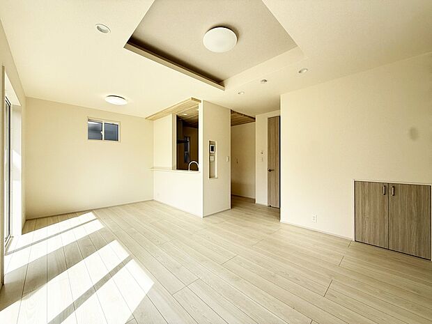 【リビング】■光と風を感じる、リラックスできる空間