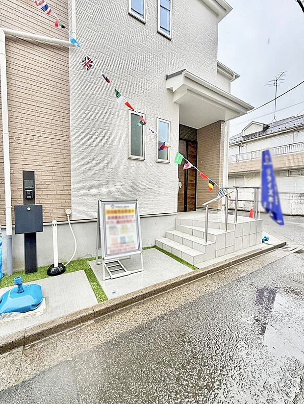 【玄関】■ 帰るたびにホッとする、安心感のある佇まい