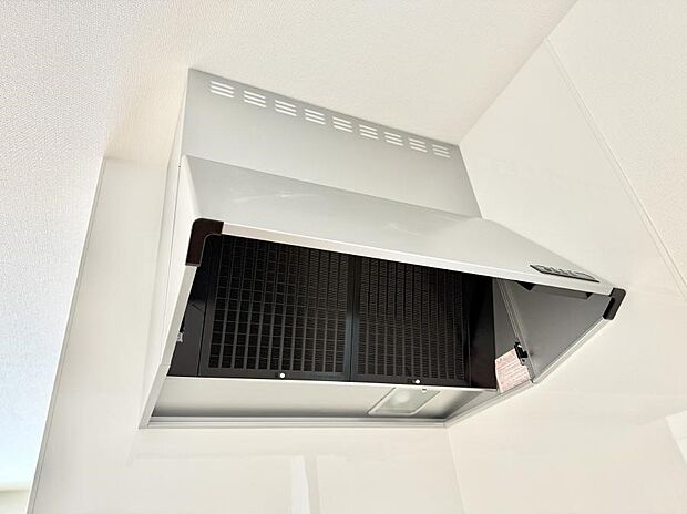 【レンジフード】■フードに覆われている為、匂いが換気扇に誘導され、効率的に排煙ができます