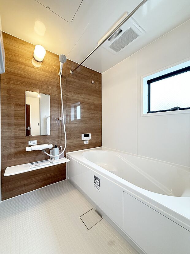 【浴室】■一日の疲れを癒す、心落ち着く空間です