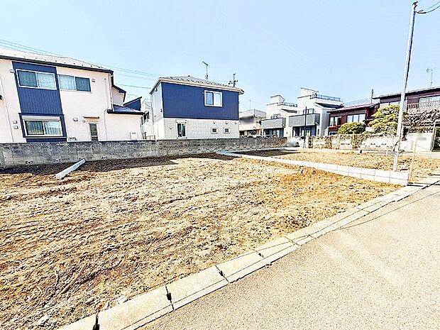 【現地外観写真】■暮らしを彩る充実した設備仕様が備わった住まい