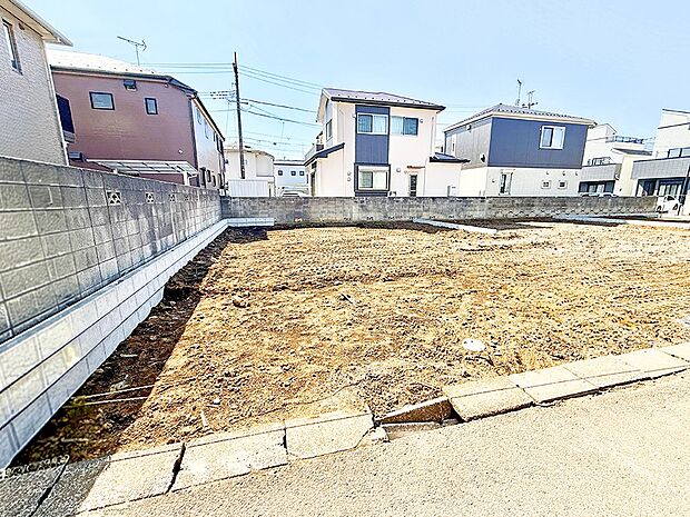 【現地外観写真】■暮らしを彩る充実した設備仕様が備わった住まい