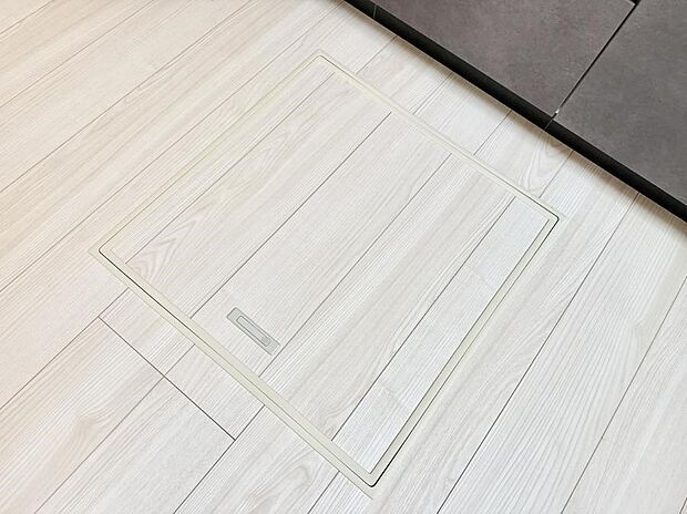 【床下収納】■隠れた収納スペースで家全体がスッキリ