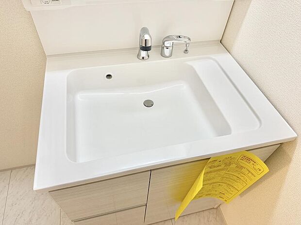 【ハンドシャワー付洗面台】■手洗いや顔を洗う時も快適に使える便利なシャワー