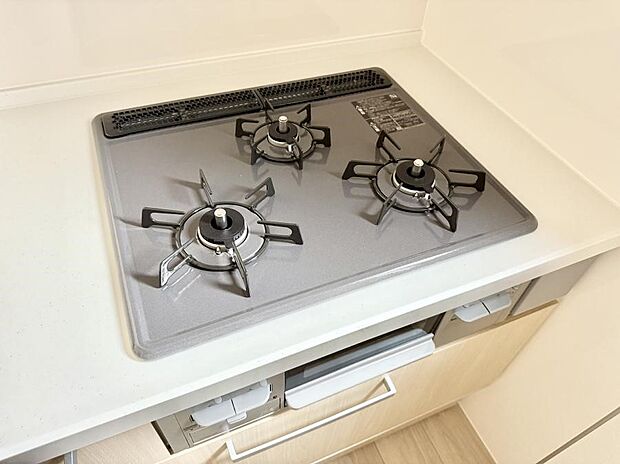 【3口ガスコンロ】■一度に多くの料理ができ便利で効率的