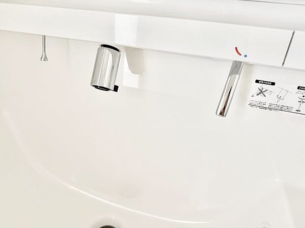 【ハンドシャワー付洗面台】■手洗いや顔を洗う時も快適に使える便利なシャワー