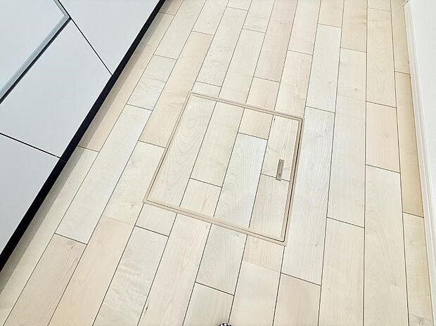 【床下収納】■隠れた収納スペースで家全体がスッキリ