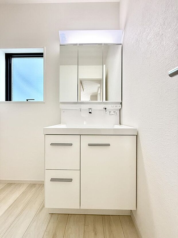 【洗面台・洗面所】■家族みんなが使いやすい配置です