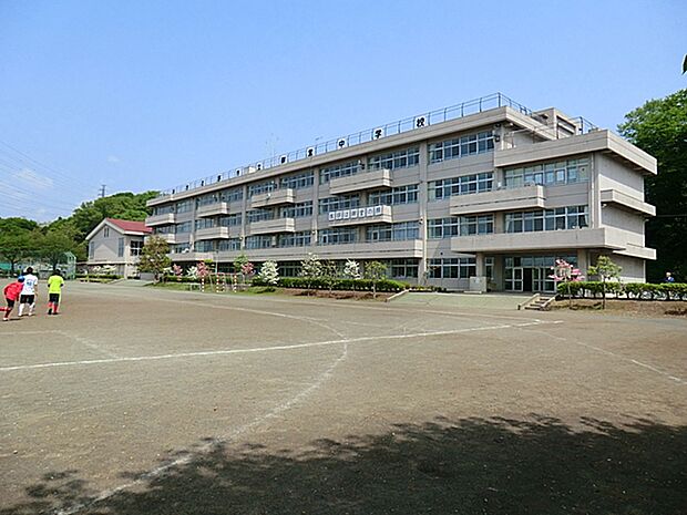 あきる野市立御堂中学校(約2,300m・徒歩29分)