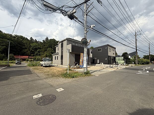 【前面道路含む現地写真】■新しい住まい、街の新しい風景