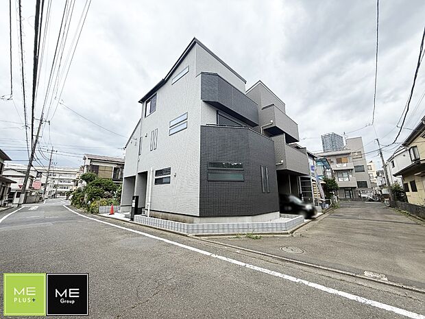 【前面道路含む現地写真】■優雅なラインが、毎日を引き立てます