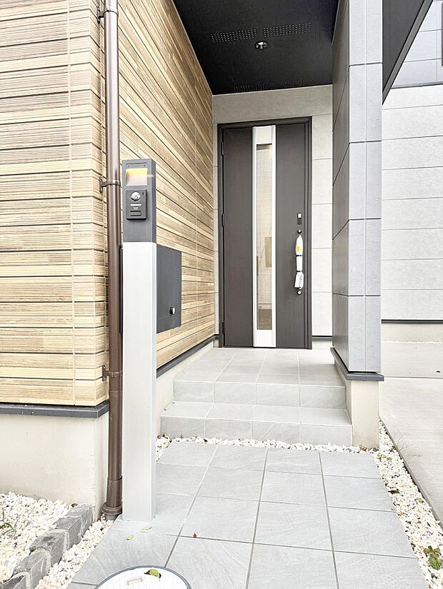 【玄関】A号棟 ■ シンプルで美しく、住まいの第一印象を彩る玄関です