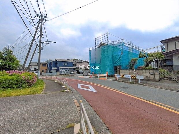 【前面道路含む現地写真】■家族とのお出かけが楽しくなる環境です