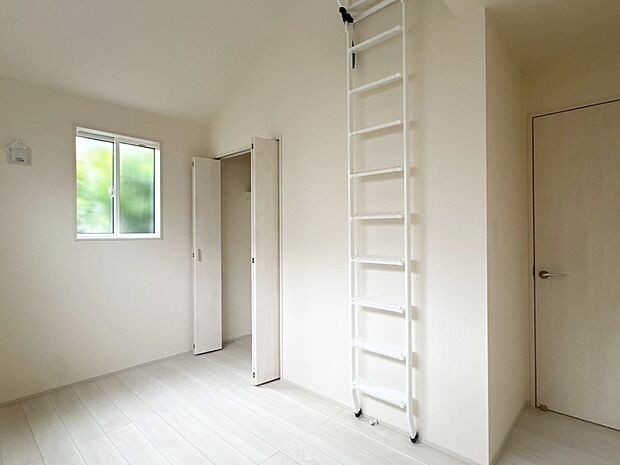 【リビング以外の居室】1号棟 ■シンプルで使いやすい空間がスッキリ感じられます