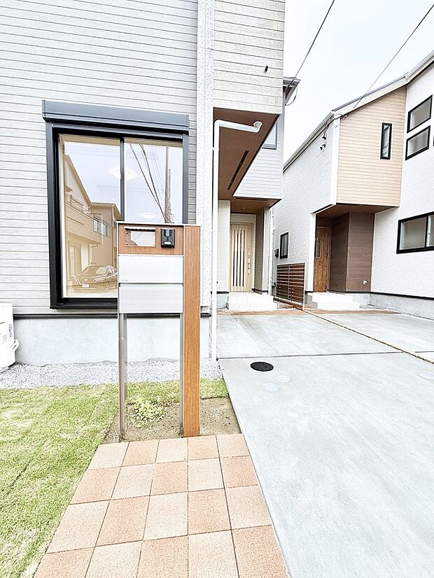 【玄関】1号棟  ■ 心地よい暮らしへとつながる、温かい玄関