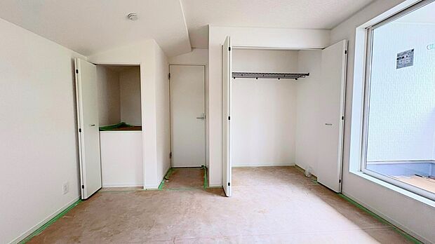 【リビング以外の居室】1号棟  ■落ち着いた雰囲気のお部屋で心が安らぐ空間