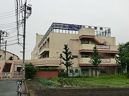 三鷹市立第六中学校 720m(9分)