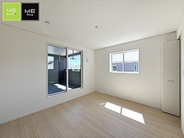 【リビング以外の居室】1号棟 ■落ち着いた色合いのお部屋で穏やかな時間を楽しめます
