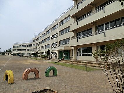 日野市立南平小学校 970m(13分)