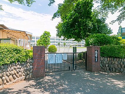 昭島市立光華小学校 95m(2分)