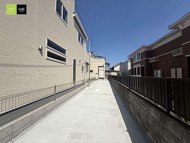 【現地外観写真】2号棟  ■家族みんなが笑顔で過ごせる、安心感のある住まい