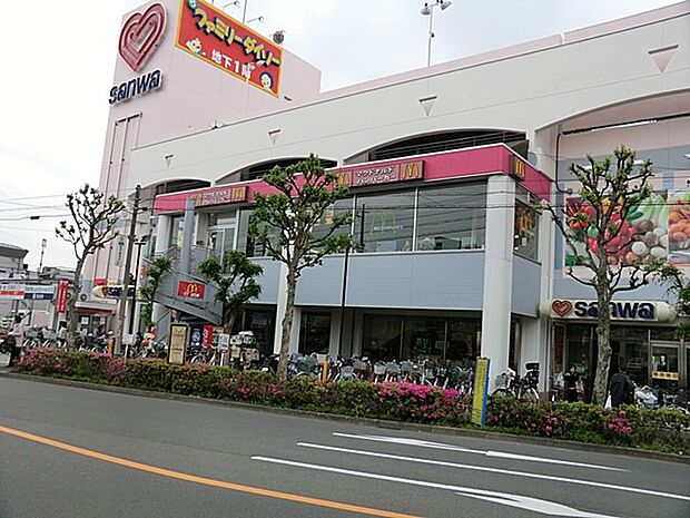 スーパー三和小川店(約850m・徒歩11分)
