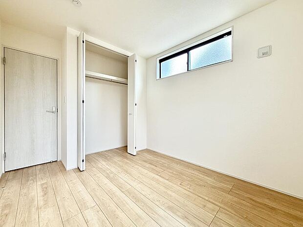 【リビング以外の居室】1号棟 ■落ち着いた雰囲気のお部屋で心が安らぐ空間