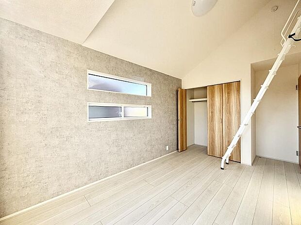 【リビング以外の居室】1号棟 ■落ち着いた雰囲気のお部屋で心が安らぐ空間