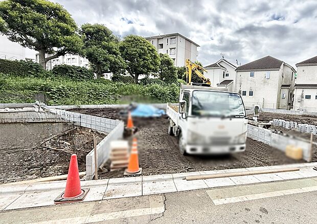 【現地外観写真】2号棟  ■暮らしを彩る充実した設備仕様が備わった住まい