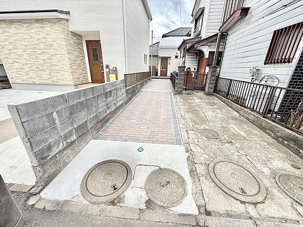 【現地外観写真】■自宅にある駐車スペースなので安心ですね
