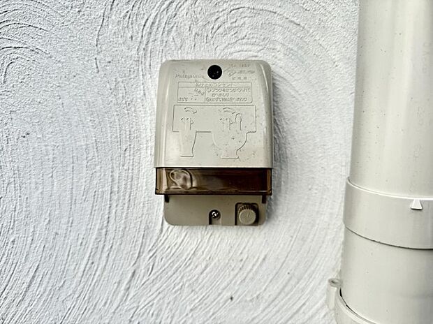 【屋外コンセント】■屋外に電源コンセントがあれば、高圧洗浄機で窓や外壁を掃除するなど便利です。