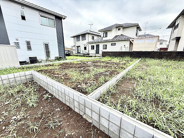 【現地外観写真】2号棟  ■新しい暮らしが始まる場所で、家族の絆を深める