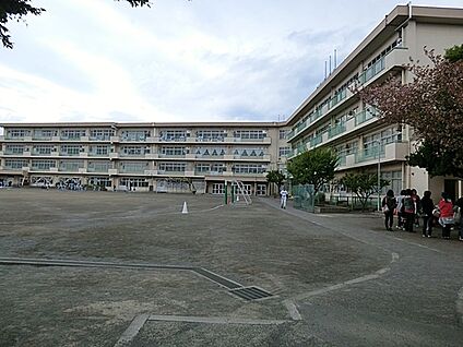 町田市立成瀬台小学校 210m(3分)