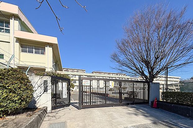 鶴川第三小学校（約460m）