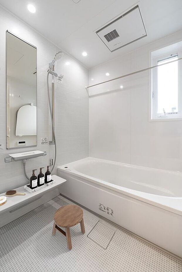 ■2号地バス浴室乾燥機完備。雨の日や花粉が気になる時期でも、洗濯物を乾かすことができます。乾燥機を使用することで、浴室内の湿気を効率的に除去し、カビの発生を抑える効果もあります。