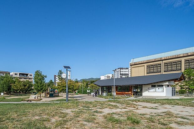 キセラ川西せせらぎ公園(約800m)