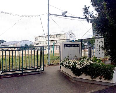 豊川市立豊川小学校 665m(徒歩9分)