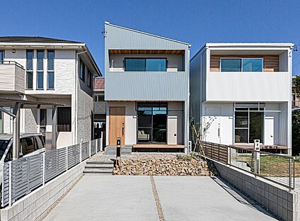 【A棟】　建物グレー×ロックエクステリア