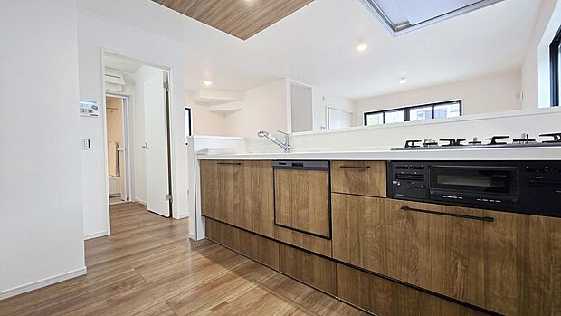 徒歩10分圏内にスーパーやコンビニなどの商業施設が揃うお買い物に便利な立地！