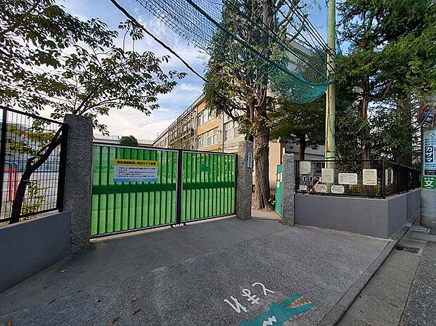 杉並区立高井戸第三小学校(約398m)