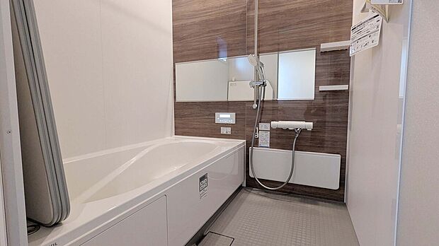 【バスルーム】広々1坪タイプのバスルーム！